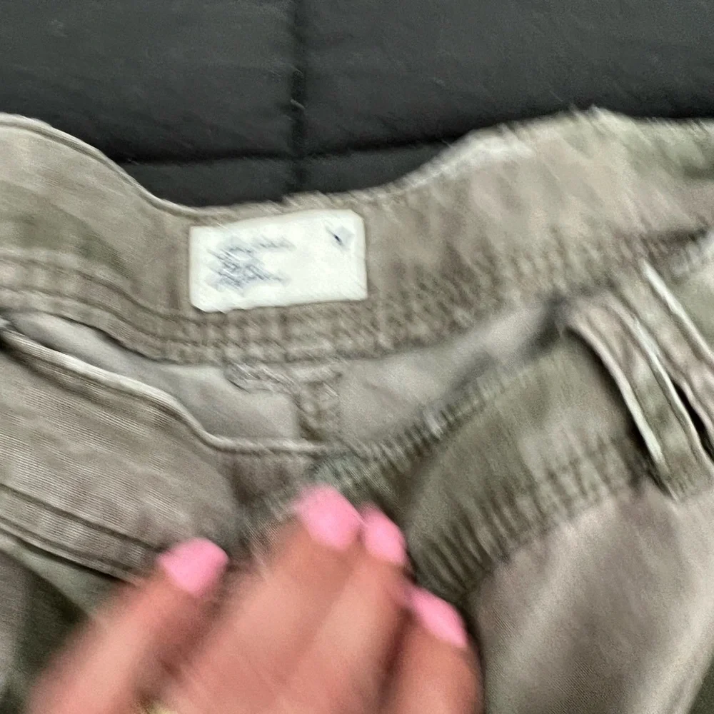 American Eagle Outfitters Camo Cargo Shorts - Olive Green & Tan - Picture 4 of 8